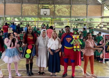 Ieda Chaves divulga Lei e campanha “Maio Laranja” em palestra lúdica para estudantes