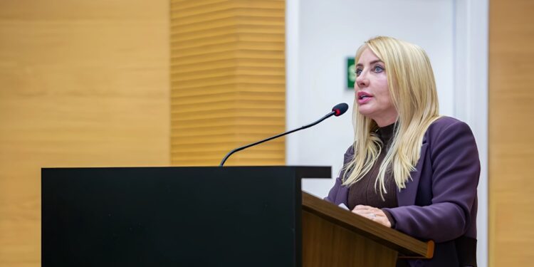 Ieda Chaves comemora sanção de Lei contra maus-tratos a animais domésticos em Rondônia