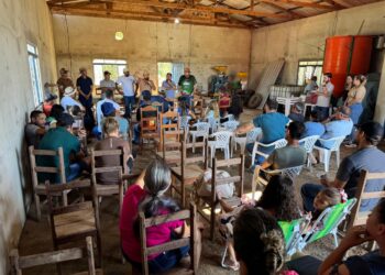 Laerte Gomes entrega equipamentos agrícolas para fortalecer a agricultura familiar em Ouro Preto D’Oeste