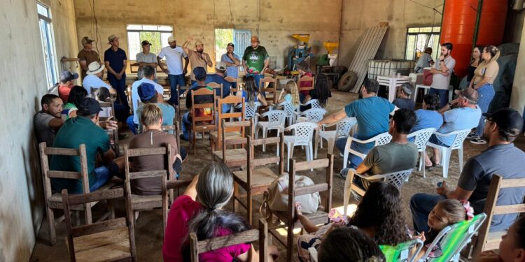 Laerte Gomes entrega equipamentos agrícolas para fortalecer a agricultura familiar em Ouro Preto D’Oeste