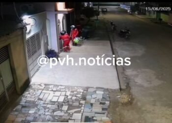 VÍDEO: Quadrilha é filmada invadindo loja e furtando R$5 mil reais em roupas na zona sul