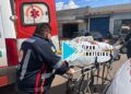 MAIS UM: Motociclista sofre fratura exposta e passageira fica ferida em colisão com Gol
