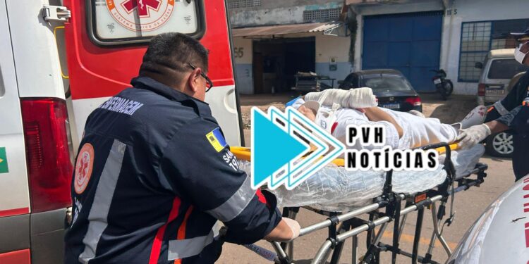 MAIS UM: Motociclista sofre fratura exposta e passageira fica ferida em colisão com Gol