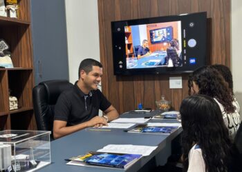 Cássio Gois recebe alunos da Escola Honorina Lucas de Brito em projeto educacional inovador