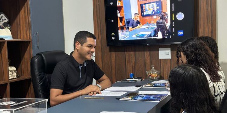 Cássio Gois recebe alunos da Escola Honorina Lucas de Brito em projeto educacional inovador