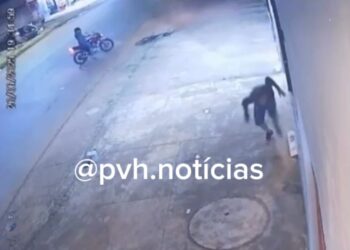 VÍDEO: Câmera registra vulgo “Leva eu” sendo atacado a tiros na zona leste