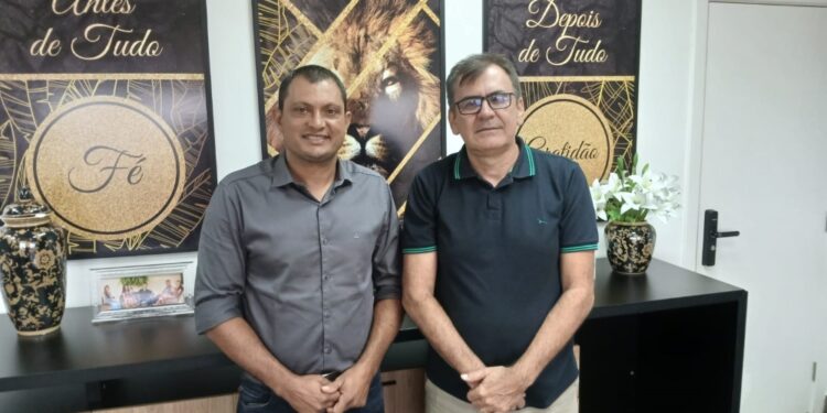 Vereador de Pimenteiras visita gabinete do deputado Luizinho Goebel em busca de recursos para o município