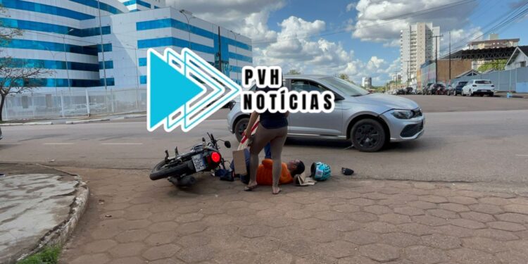 URGENTE: Colisão deixa motociclista ferido no centro de Porto Velho