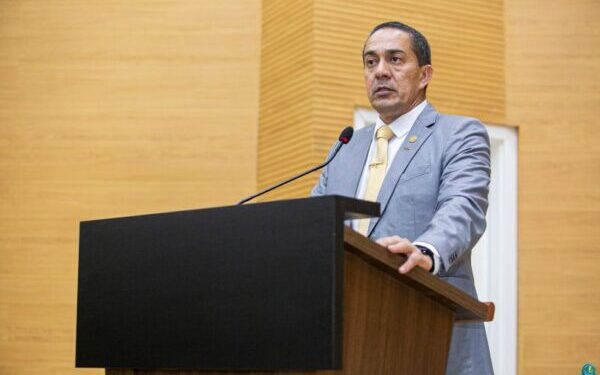 Eyder Brasil propõe revitalização da Praça da Pirâmide, na zona sul de Porto Velho