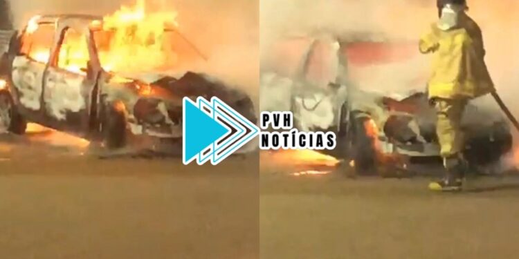 QUEIMOU: Carro é destruído por incêndio na zona leste
