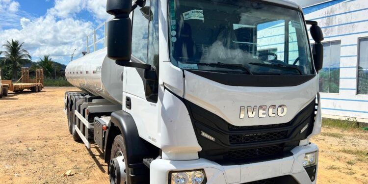 Semosp de Campo Novo de Rondônia recebe caminhão pipa com recurso do deputado Luizinho Goebel