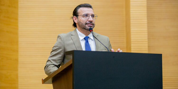 Deputado Ribeiro propõe instalação de totens de segurança em Unidade de Saúde e Creche da capital