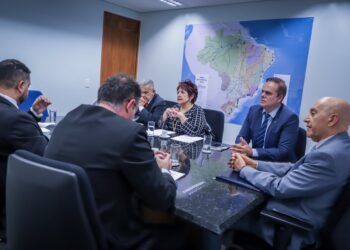 Deputado Alan Queiroz articula reunião com ex-empregados da CERON e senador Confúcio Moura para tratar da transposição para os quadros da União