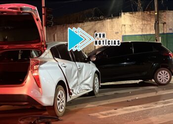 URGENTE: Motorista fica ferida em acidente entre carros no centro de Porto Velho
