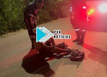URGENTE: Jovem é baleado nas duas mãos por bando em carro na zona sul