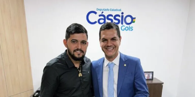 Deputado Cássio Gois recebe pedidos de vereador Valdeci Salgado para apoio a associações em Seringueiras