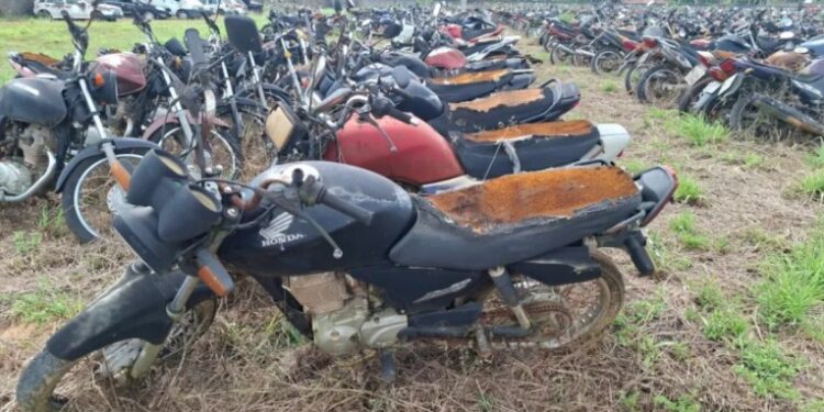 FERRO VELHO: Leilão eletrônico oferta quase 10 mil veículos como sucata em Rondônia