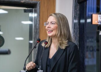 Vereadora Sofia Andrade homenageia Igreja Batista As Nações pelos 21 anos de fundação