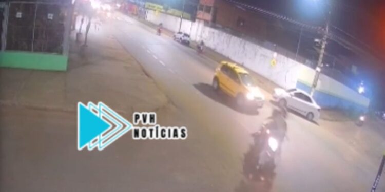 VÍDEO: Colisão entre motos deixa três mulheres feridas na zona sul