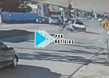 ATUALIZADA: Carro fura sinal vermelho e atropela duas motociclistas na zona leste – Veja Vídeo