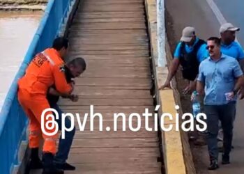 VÍDEO: Secretário de Segurança ajuda em resgate de homem que ameaçava pular da ponte