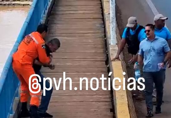 VÍDEO: Secretário de Segurança ajuda em resgate de homem que ameaçava pular da ponte