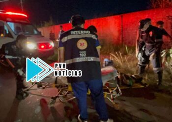 URGENTE: Ciclista é atropelada por moto na zona leste