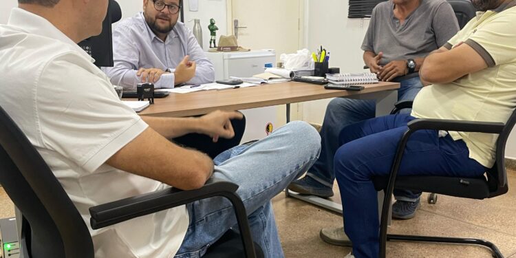 Vereador Adalto discute reestruturação da Semob em reunião com secretário adjunto Thiago Cantanhede