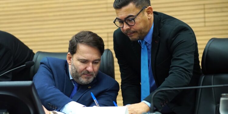 Alex Redano cobra do DER recuperação do aeroporto de Colorado do Oeste