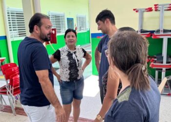 Deputado Laerte Gomes reforça compromisso com a educação e solicita construção de quadra poliesportiva para Escola 13 de Maio, em Ji-Paraná