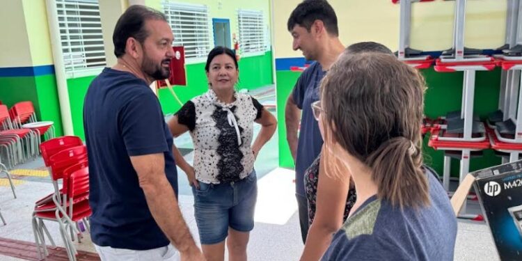 Deputado Laerte Gomes reforça compromisso com a educação e solicita construção de quadra poliesportiva para Escola 13 de Maio, em Ji-Paraná