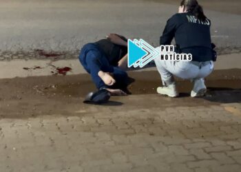 NO ROSTO: Ciclista é atacado com pedrada por motociclista na zona leste