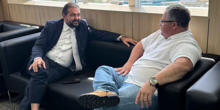 Prefeito Nei Martins de Itapuã do Oeste é recebido pelo deputado Laerte Gomes