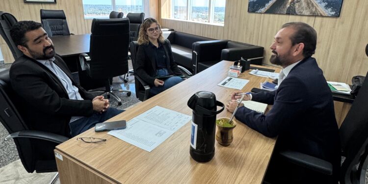 Deputado Laerte Gomes recebe representantes da Cobaro