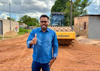 Programa “Tchau Poeira” retorna com força total no bairro Três Marias, e Dr. Santana acompanha início das obras