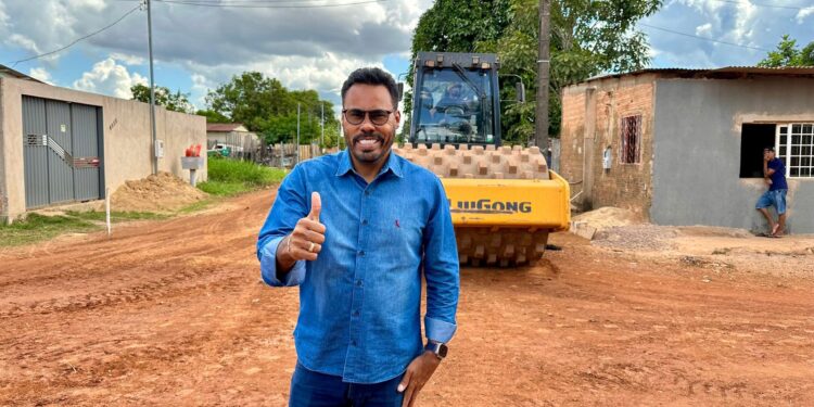 Programa “Tchau Poeira” retorna com força total no bairro Três Marias, e Dr. Santana acompanha início das obras