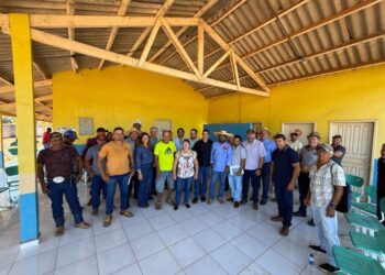 Vereador Adalto de Bandeirantes participa de reunião com moradores das Linhas F e 29 afetados por alagamentos do rio Madeira