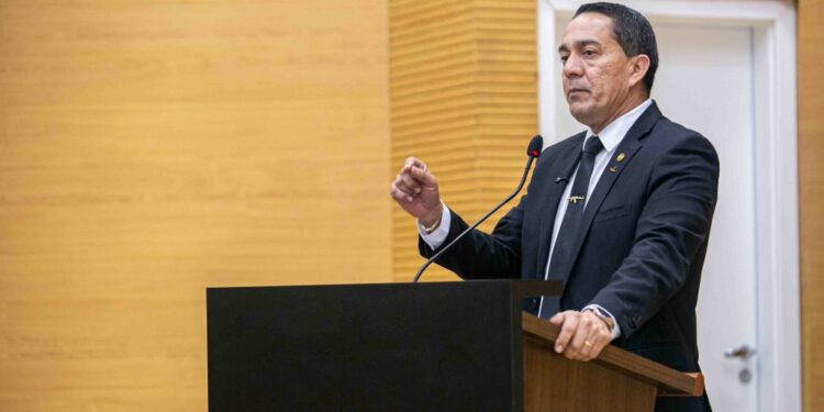 Eyder Brasil defende combate às queimadas em Rondônia