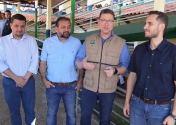 Deputado Laerte Gomes acompanha inauguração de passarela no IEE Marechal Rondon, em Ji-Paraná.