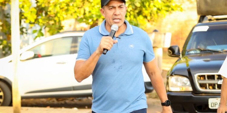 Eyder Brasil ouve moradores do bairro Nacional e busca solução para ponto crítico de erosão e risco de acidentes