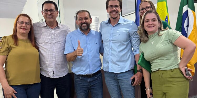 Deputado Laerte Gomes entrega escola revitalizada em Nova Estrela, distrito de Rolim de Moura