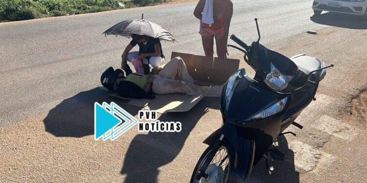 URGENTE: Motociclista sofre queda depois de passar em “tartaruga” de sinalização na zona leste