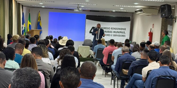 Palestra do deputado Laerte Gomes destaca importância do Parlamento Amazônico para fortalecimento da política de RO e estados abrangentes