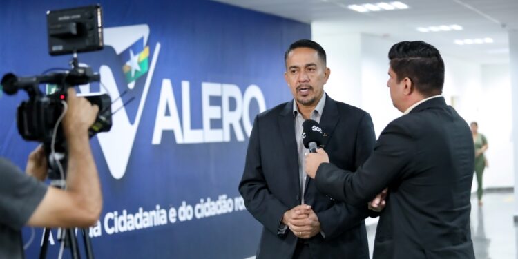 Eyder Brasil homenageia cerca de 400 jornalistas com voto de louvor