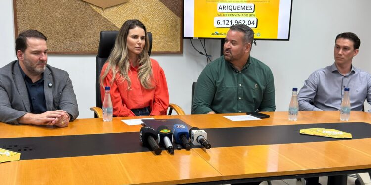 Alex Redano prestigia assinatura de convênio entre Detran e Prefeitura de Ariquemes para modernização da sinalização viária