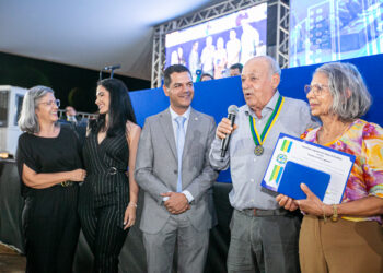 Sessão solene proposta pelo deputado Cássio Gois homenageia personalidades durante a 4ª Cafecau em Cacoal