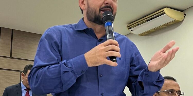 Laerte Gomes participa de encontro de pastores e lideranças em Ji-Paraná