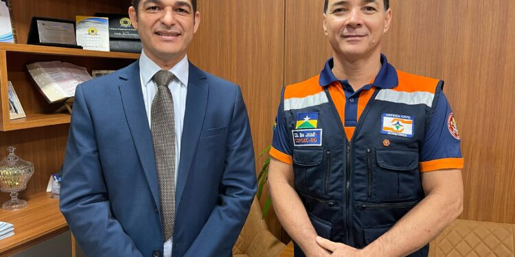 Combate aos incêndios nas zonas rurais dos distritos são prioridades em reunião entre Vereador Adalto e Coronel da Defesa Civil