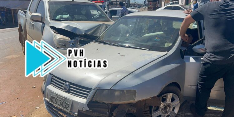 Motorista fica desacordado em grave acidente na Raimundo Cantuária