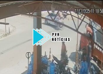 VÍDEO: Mãe, filho e duas crianças ficam feridos em grave acidente no centro